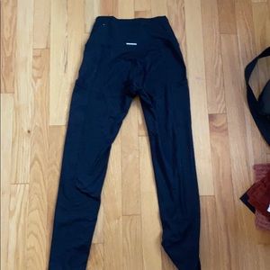 Aerie Black Leggings with pockets on sides.